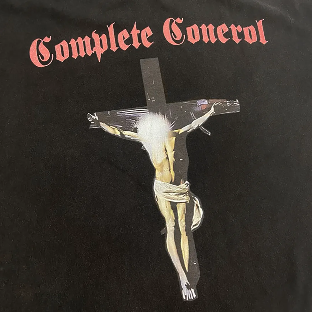 Beautifully trendy Saint Michael retro masked portrait print, washed and distressed Vintage loose short-sleeves, digital white ink direct spray, the fabric is breathable, and the pattern is three-dimensional and clear. Fabric: Double yarn 240g Style number: S813 Size: S-M-L-XL Color: Washed black Price: P118